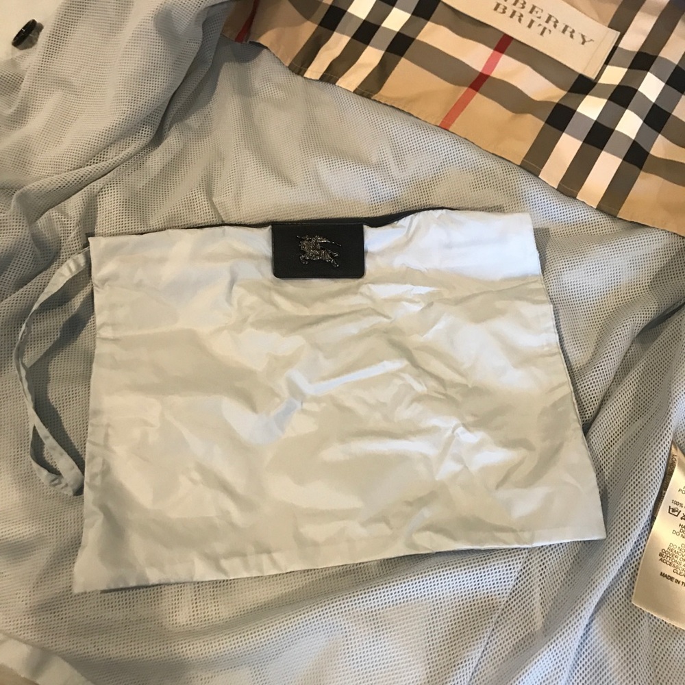 🔴SOLD🔴Burberry windbreaker - Picture 7 of 8